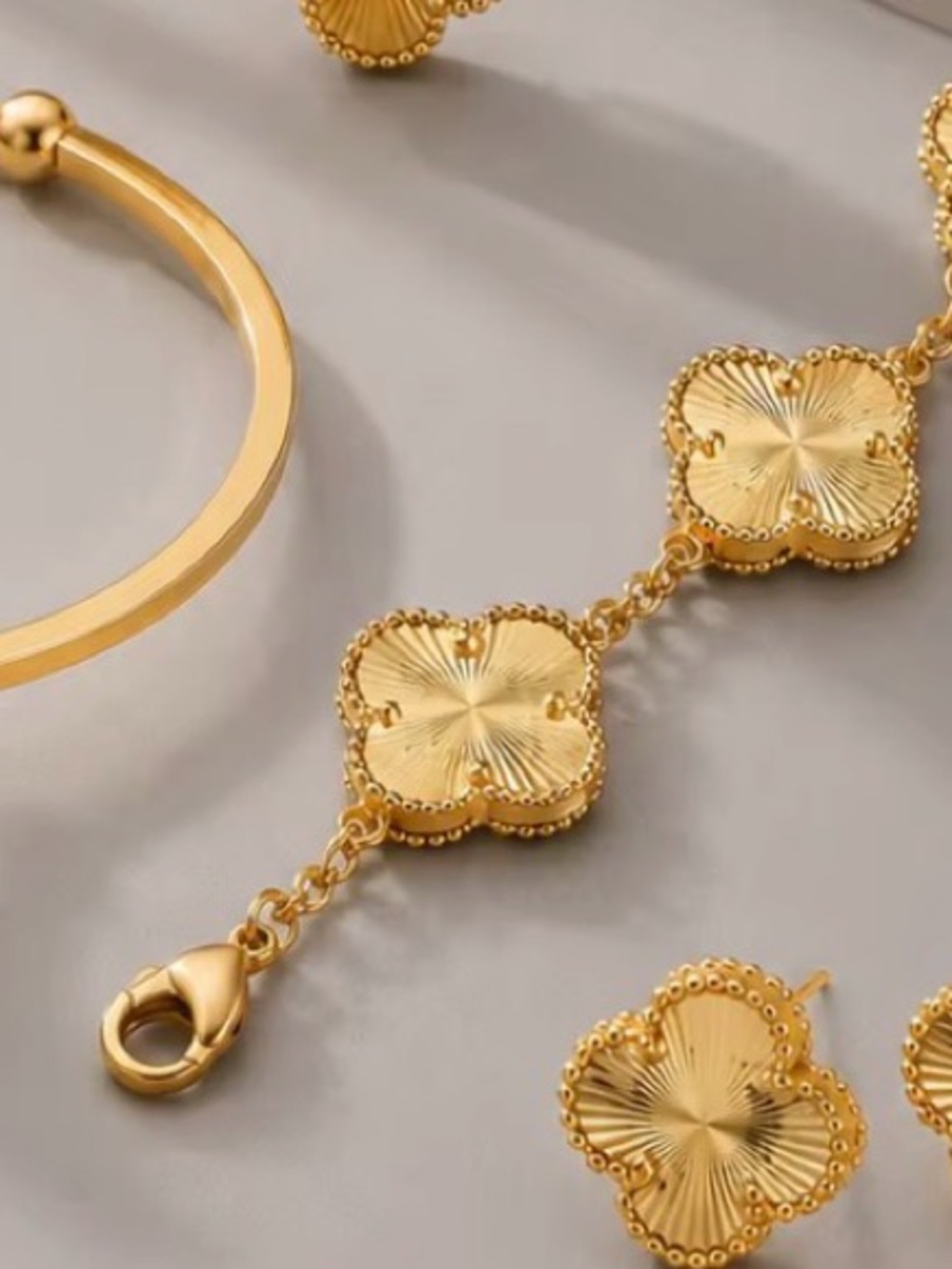 Gold Clover-Link Bracelet Luxury Bracelet - Picture 3 of 4